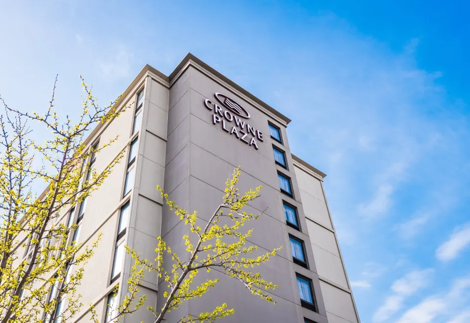 Crowne-Plaza-Newark-Airport1